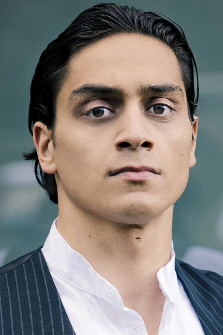 Yasin Boynuince as Janosch Seiler & Meral in Echos