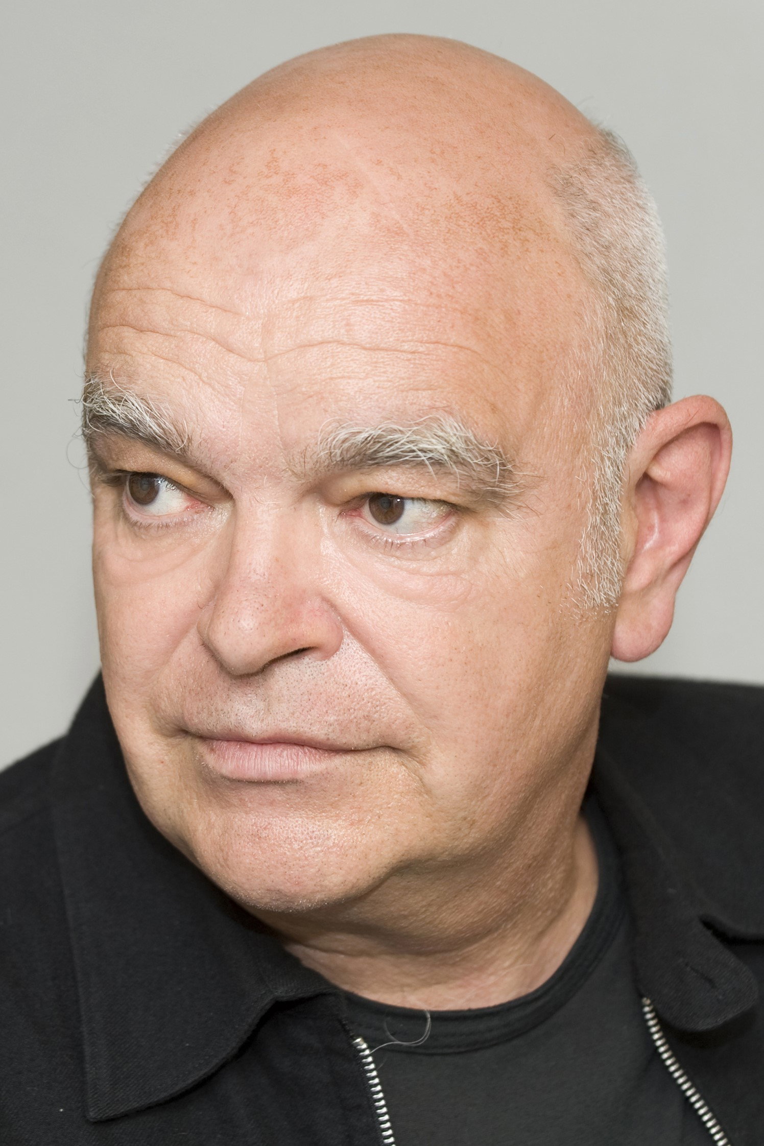 Christoph Künzler as 1. Lauscher in Aufstand der Dinge