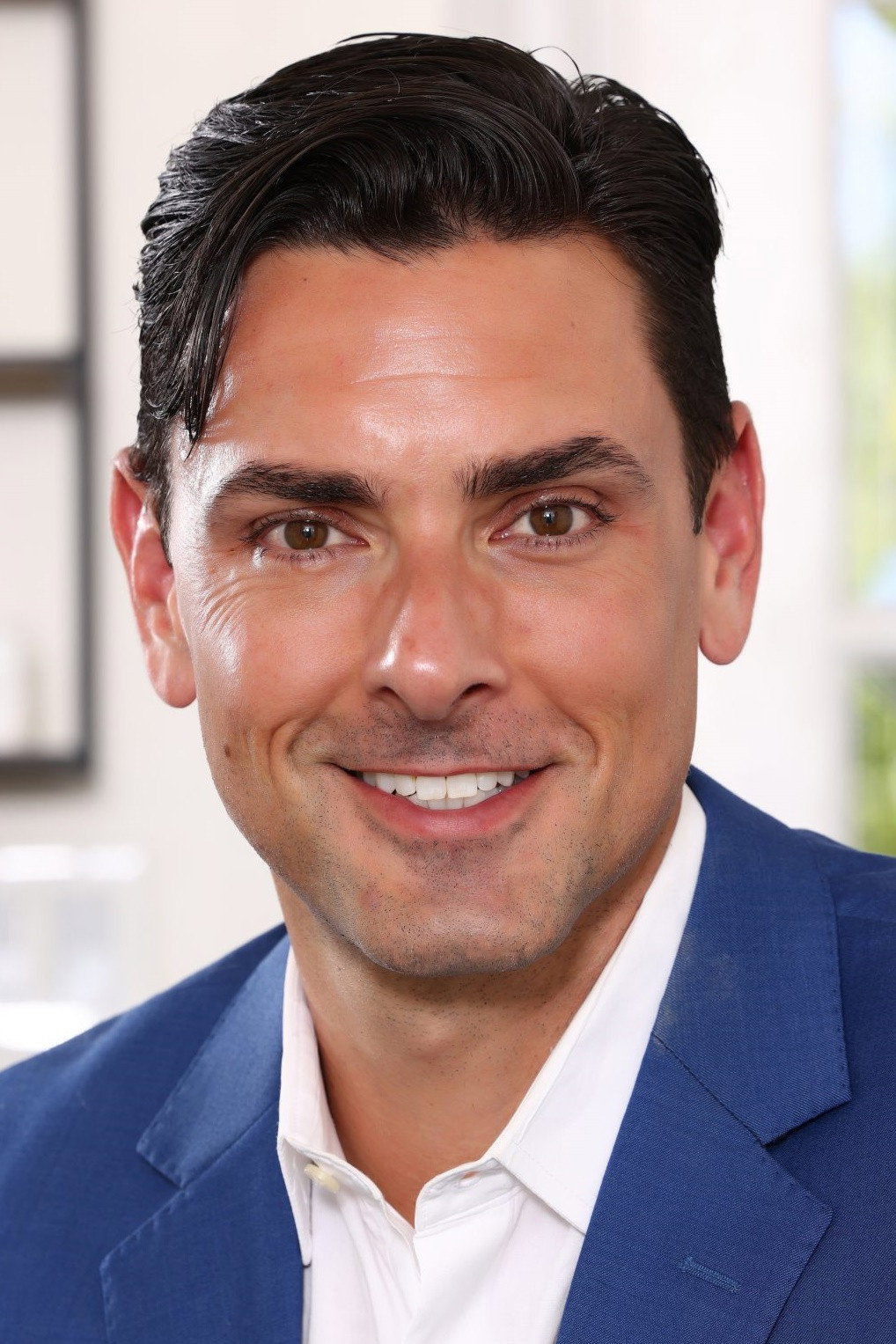 Ryan Driller as Warren in Connection