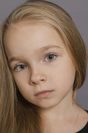 Masha Surikova as Ignat's daughter in One Breath