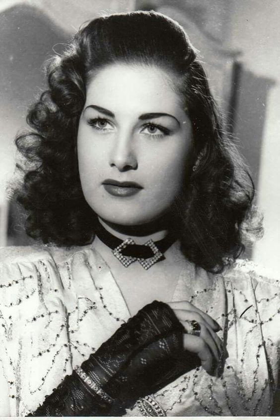 Laila Fawzy as fitnah zaki mosa فتنة زكي زكي موسى in The Intruder