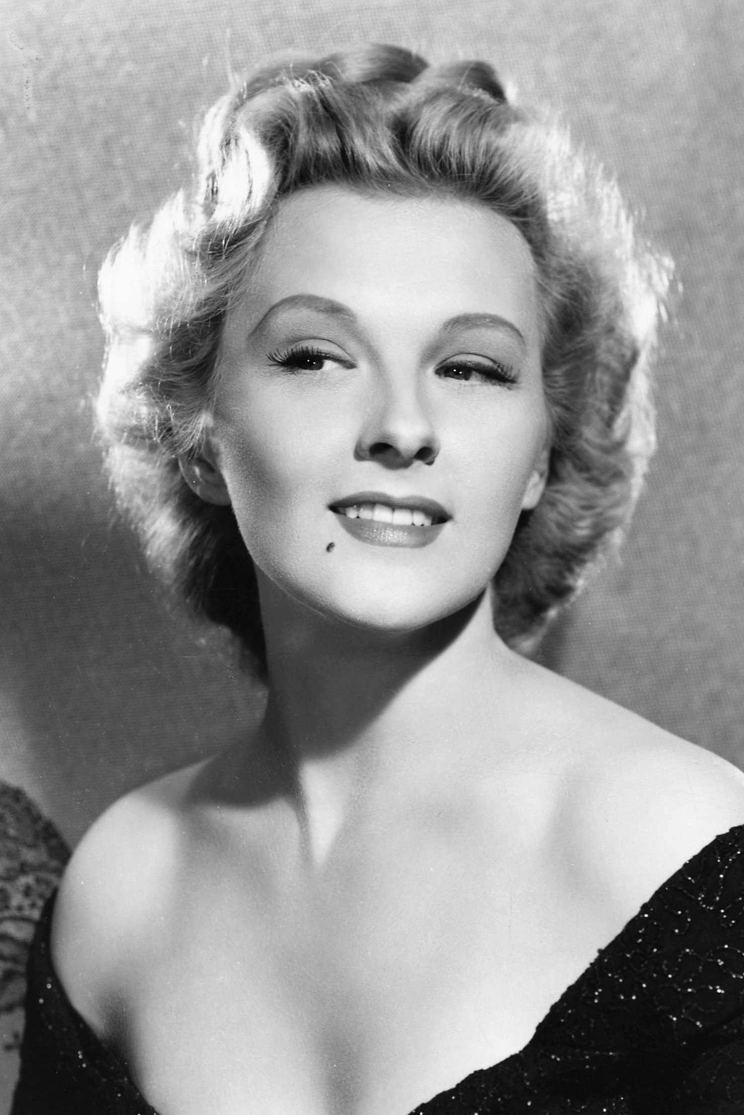 Ilona Massey as Maria Sorenson in Invisible Agent