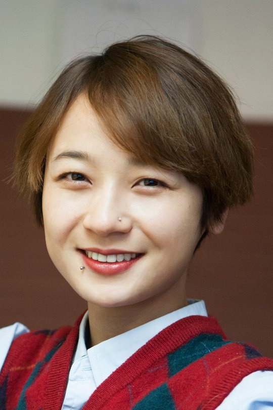 김꽃비 as Young Jung Jong-suk (voice) in The King of Pigs