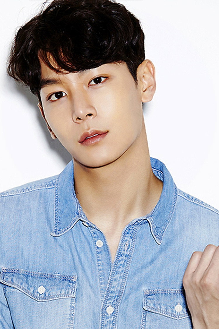 이철우 as Won Suk in Ruby Ruby Love