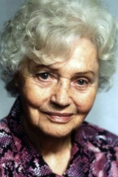 Marie Mergey as Julie in Guinguette