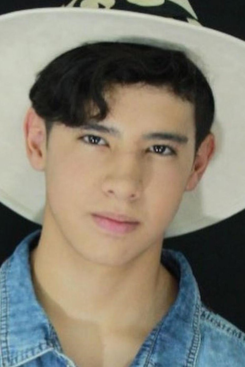Eduardo Minett as Rafo in Cry Macho