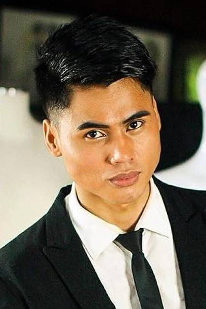 Marlon Marcia as Elmer in Sisid Marino