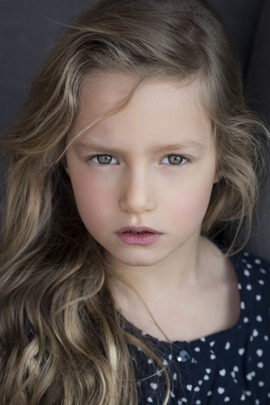 Manon Chammah as Kane in Fires in the Dark
