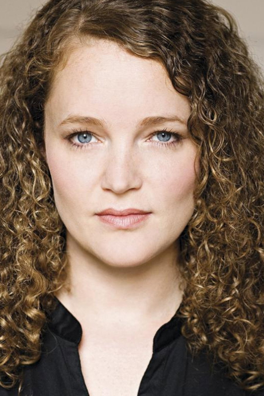 Emma Cunniffe as Laura Marx in Miss Marx