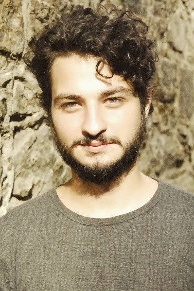 César Cardadeiro as Max in Aline