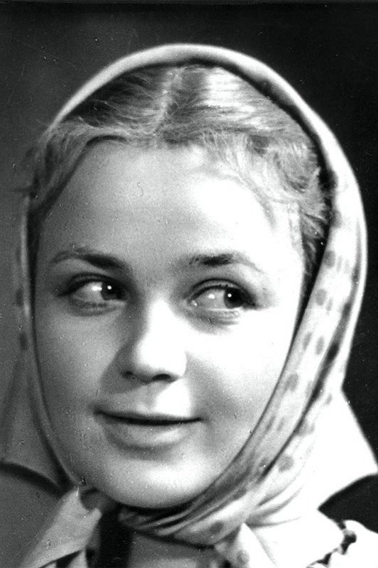 Клавдия Блохина as Анютка in The Power of Darkness
