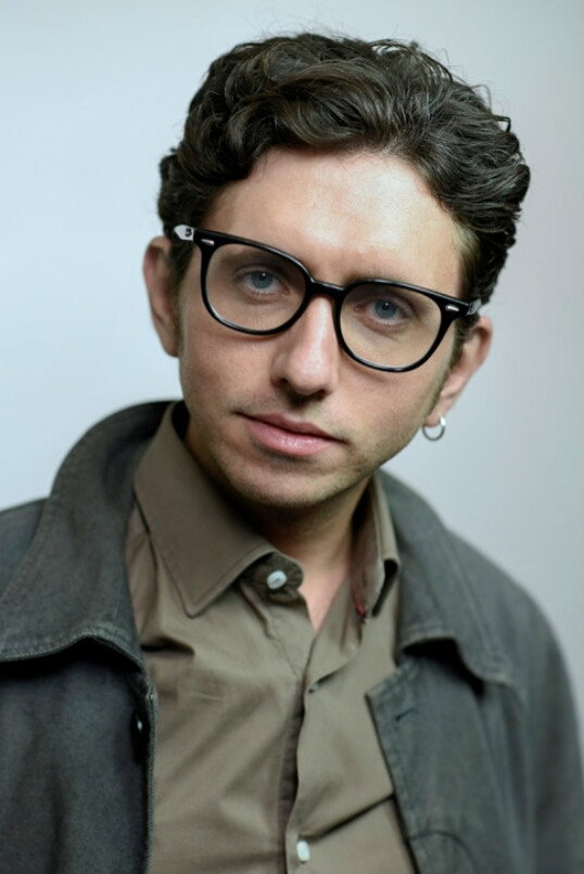 Vincenzo Zampa as Michele Cacace in Comedians