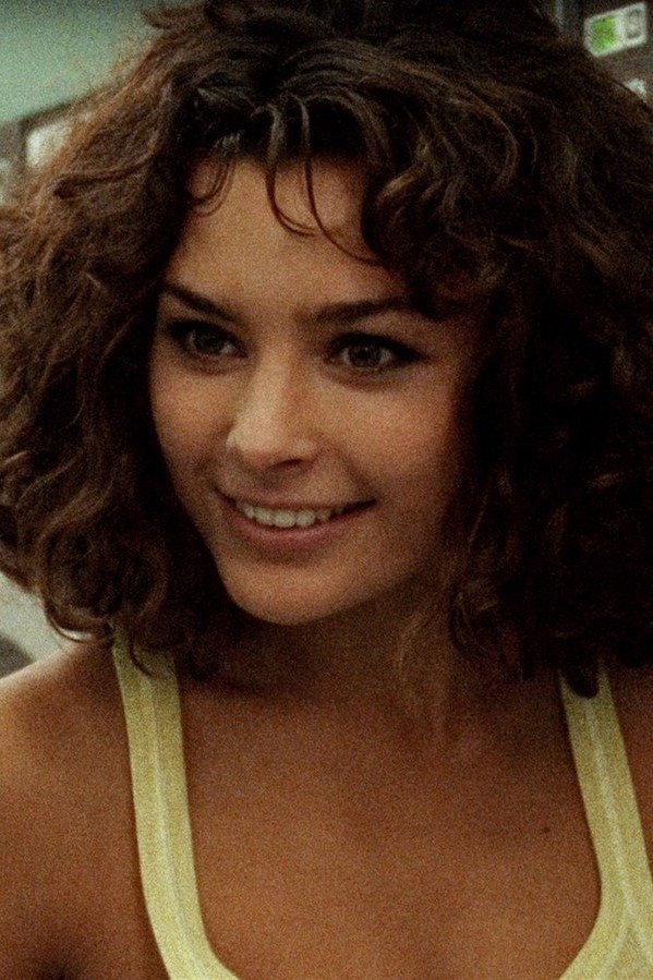 Charlie Dagelet as Elise Radboud de Ridder in Bluf