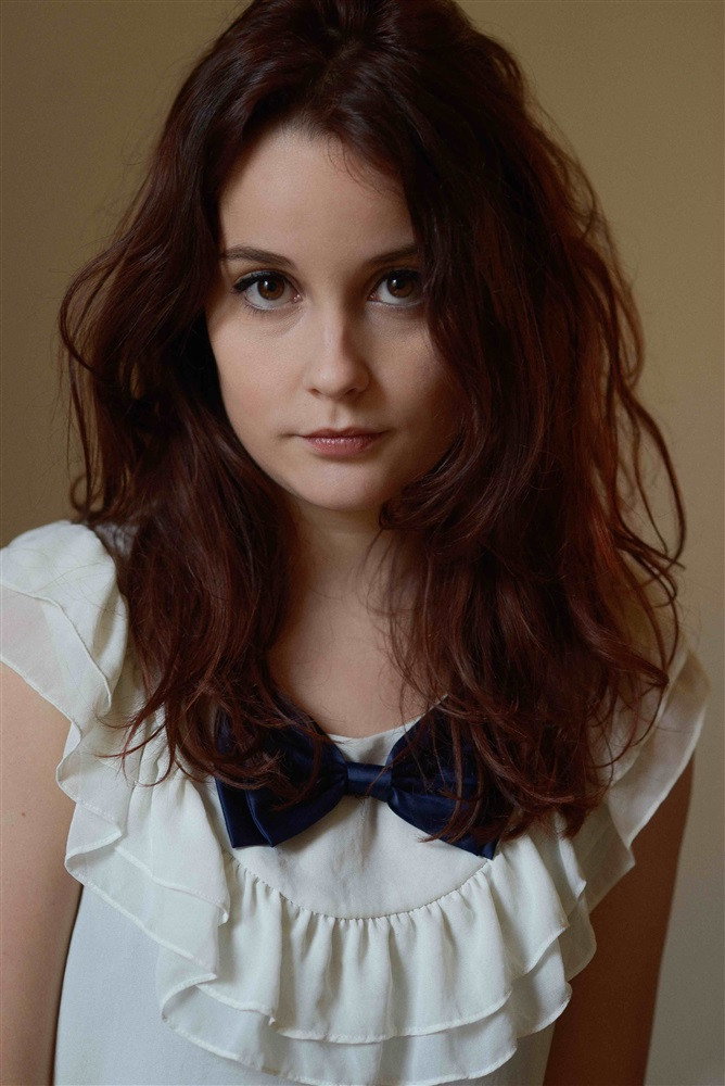 Charlotte Levy as Manue Dorel in Pour Sarah
