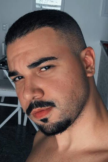 Gabriel Nargas as Mulher Loira in Funerária