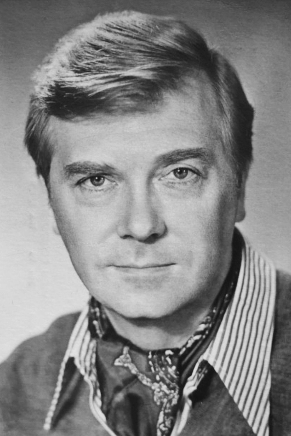 Анатолий Кузнецов as адмирал Говорков in Cavaliers of the Starfish