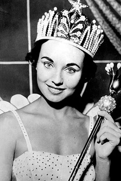 Carol Morris as Francine in Sizeman and Son