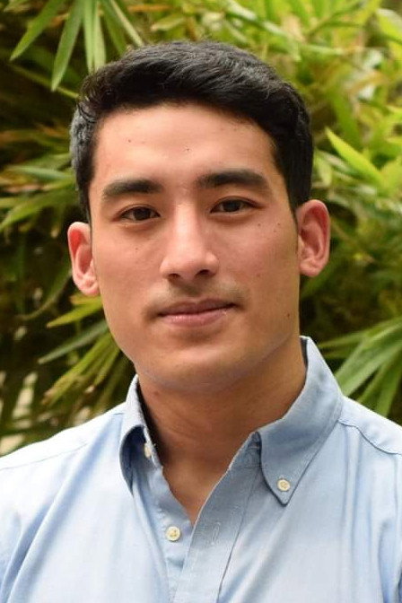 Julian Roxas as William in 3-Way Ticket