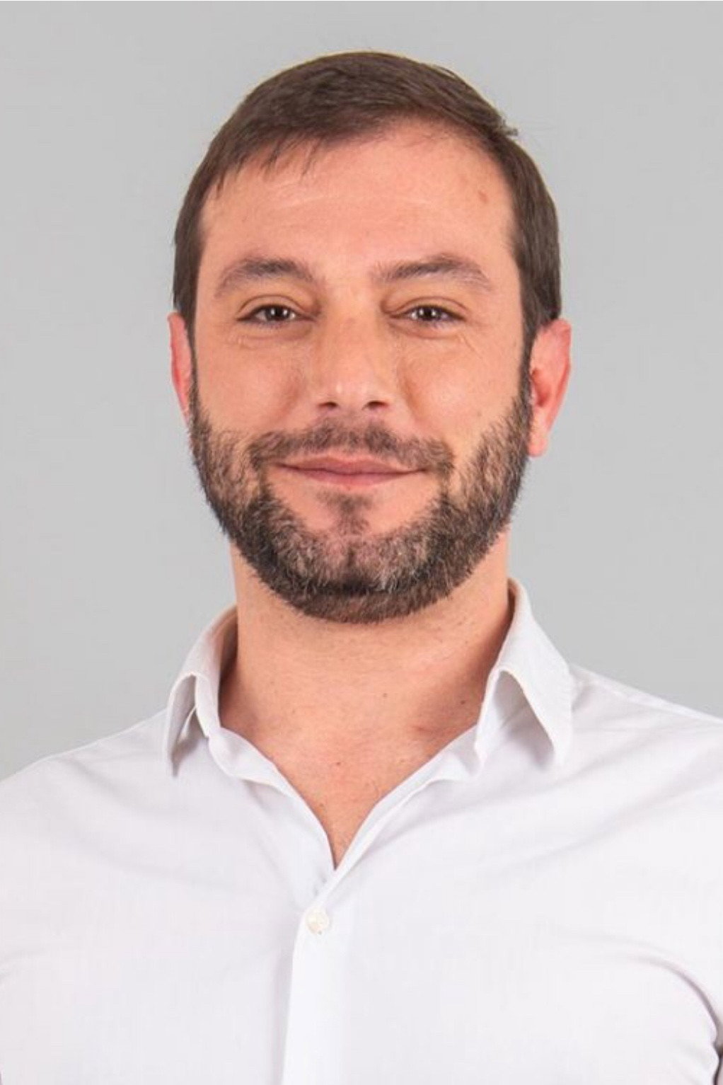 Tobias Monteiro as Rui, Gloria in Rui