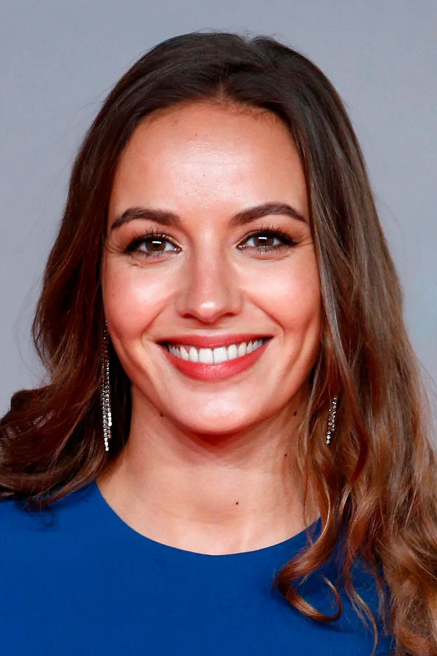 Antonia Desplat as Karla Saaranen in Shantaram