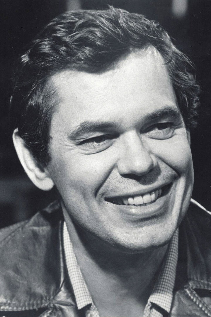 Leslie Carlson as Mr. Abernathy in Mr. Patman
