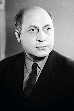 Məlik Dadaşov as Jabbar bey in Wait for Me
