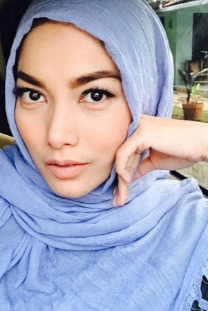 Linda Ramadhanty as Elida Aini Bachtiar in Cinta Silver