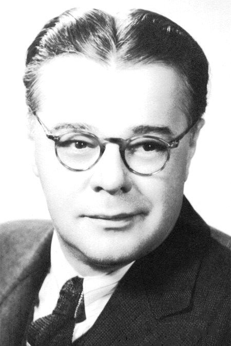 Otto Hulett as Lt. Dargen in Paula
