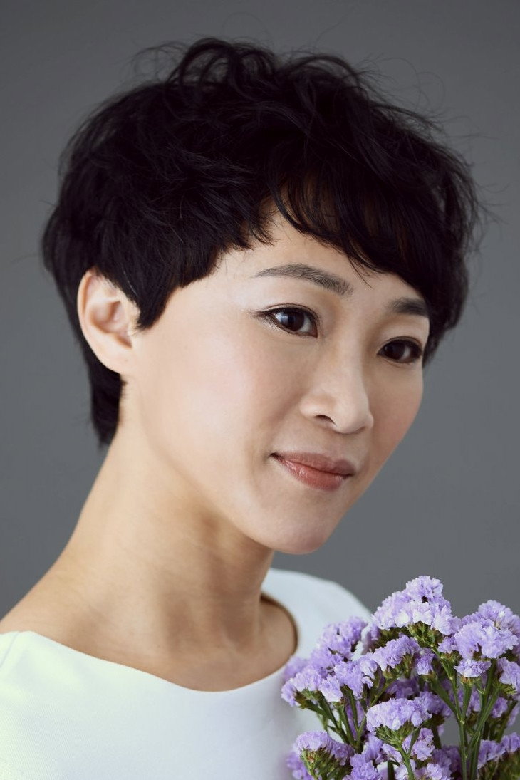 吳鳳鳴 as Chun Gai's elder sister in The Shape of Leaping