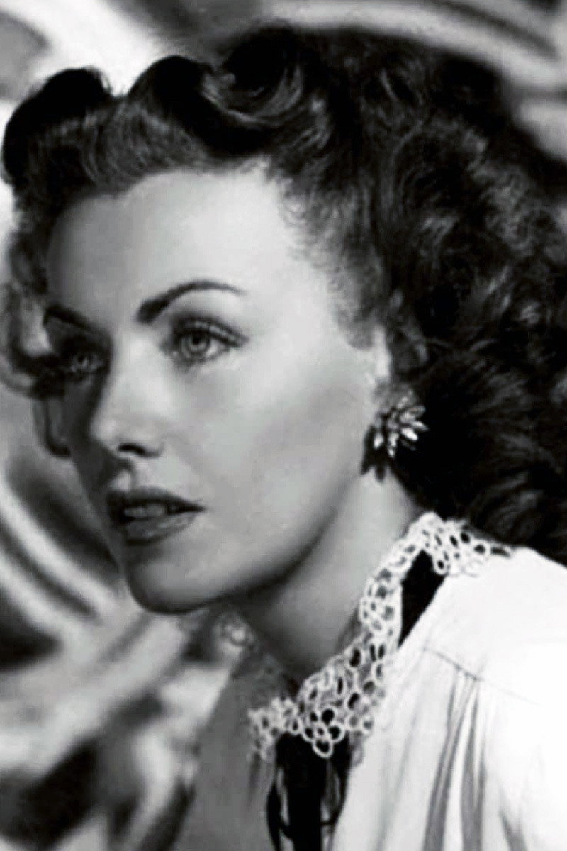 Alicia Barrié as Maruja Fuentes in La vuelta de Rocha