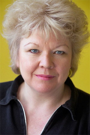 Di Botcher as Aunty Brenda in Stella