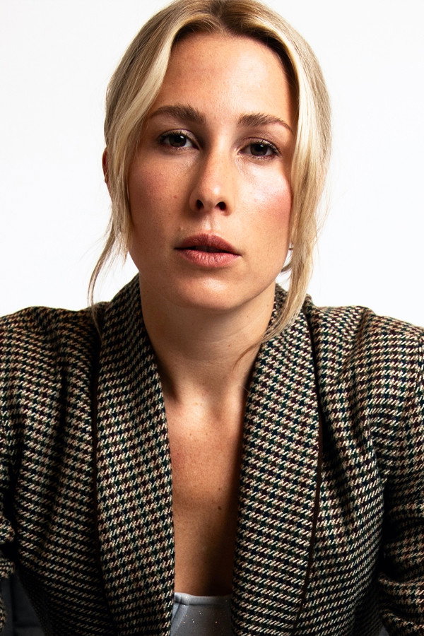 Maja Kin as Johanna in The Pink Cloud Syndrome