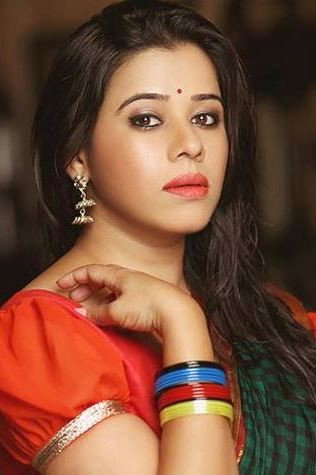 Anita Date-Kelkar as Vasantrao's Mother in Me Vasantrao