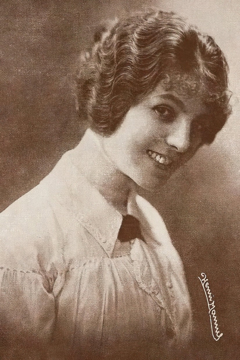Suzanne Grandais as L'actrice Lina Béryl in The Dwarf