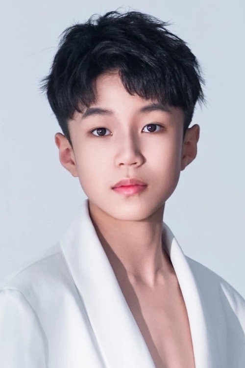 高嘉泽 as Little boy in Yellow River Monster