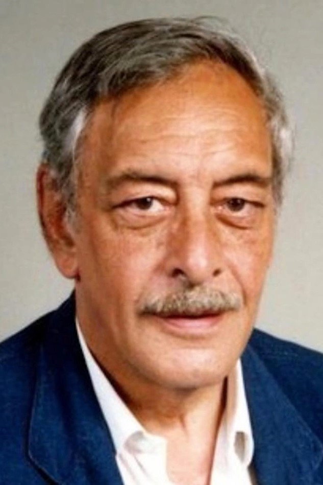 Gamil Ratib as أبو الفتوح أبو ستيت in The Man Who Lost His Memory Twice