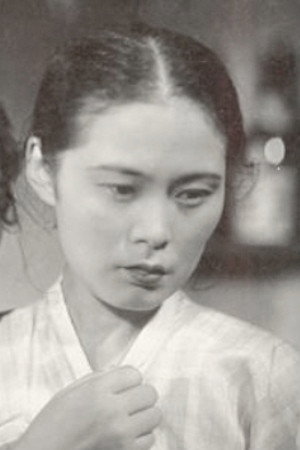 전옥 as Eiichi's mother in Dear Soldier