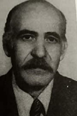 Mohammad Taghi Kahnemoui as Mostafa James Bond in Sorkhpustha