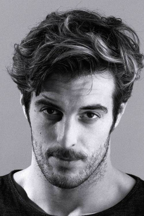 Miguel Barberá as Iñaki in 9 meses