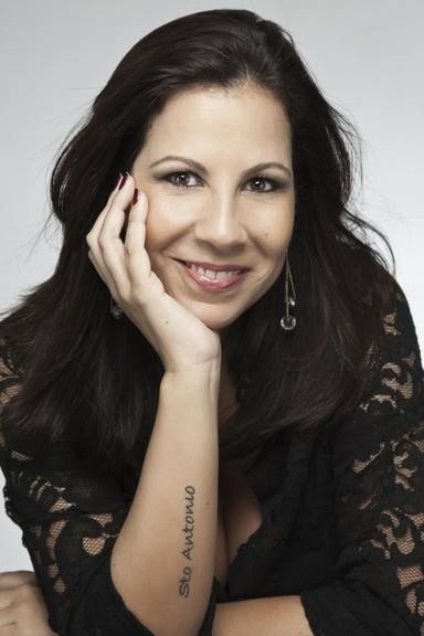 Carla Daniel as Dra. Shirley Castelo in Mulher