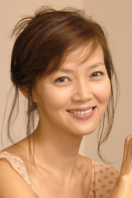 洞口依子 as Dr. Hosono in Tomie