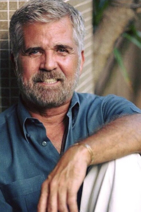 Pedro Juan Figueroa as Arnaldo (segment "Dios Los Cria") in Dios los cría...
