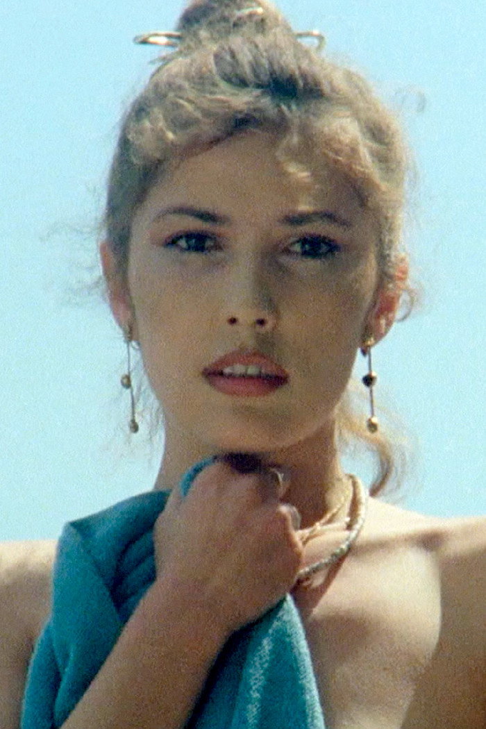 Antiniska Nemour as Gemma in The Titbit