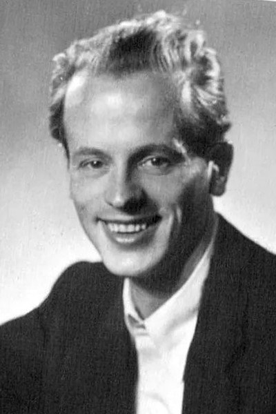 Malte Jaeger as Lehrer in Request Concert