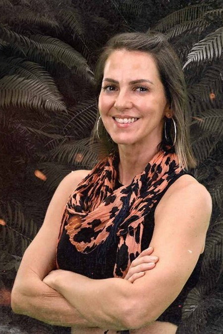 Cecilia Ponce as Estrella Montiel in Un nuevo amor
