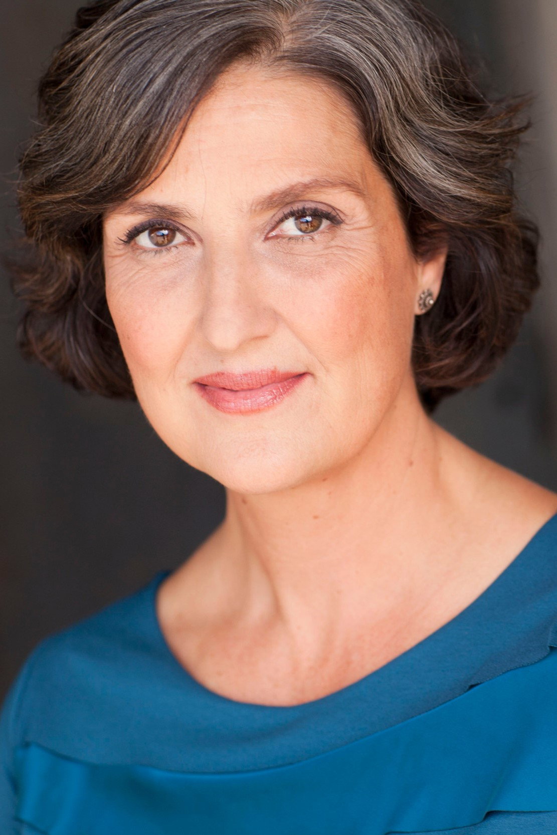 Mercedes Herrero as Gossipy Woman in The Tao of Steve