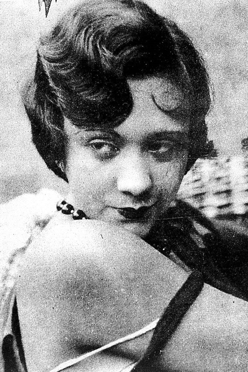 Iara Dazil as Mocinha in Piloto 13