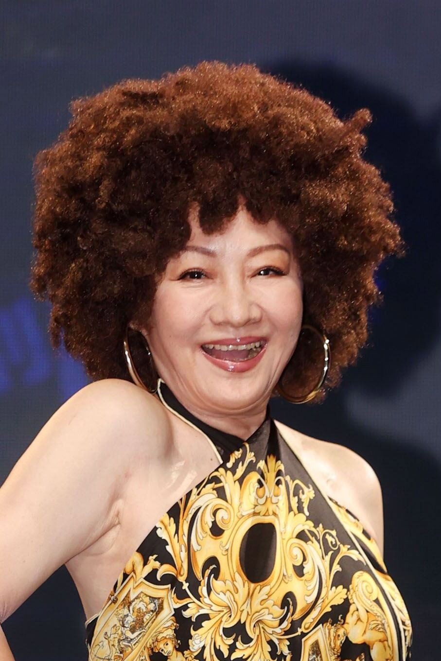 Billie Wang as 金刀婆婆（方金花） in Sweet Relationship