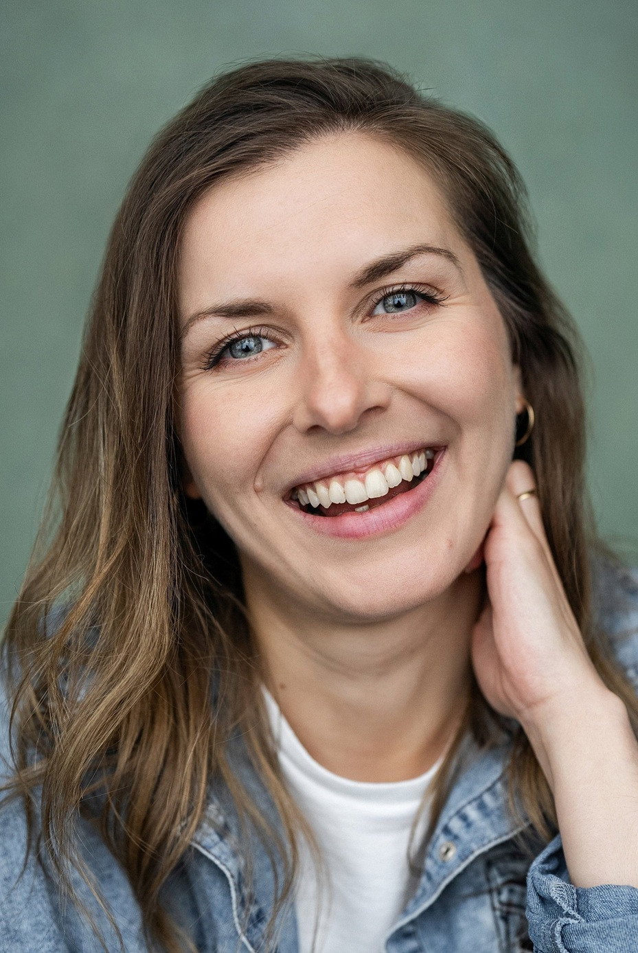 Holly Durkin as Cassie in Leaving