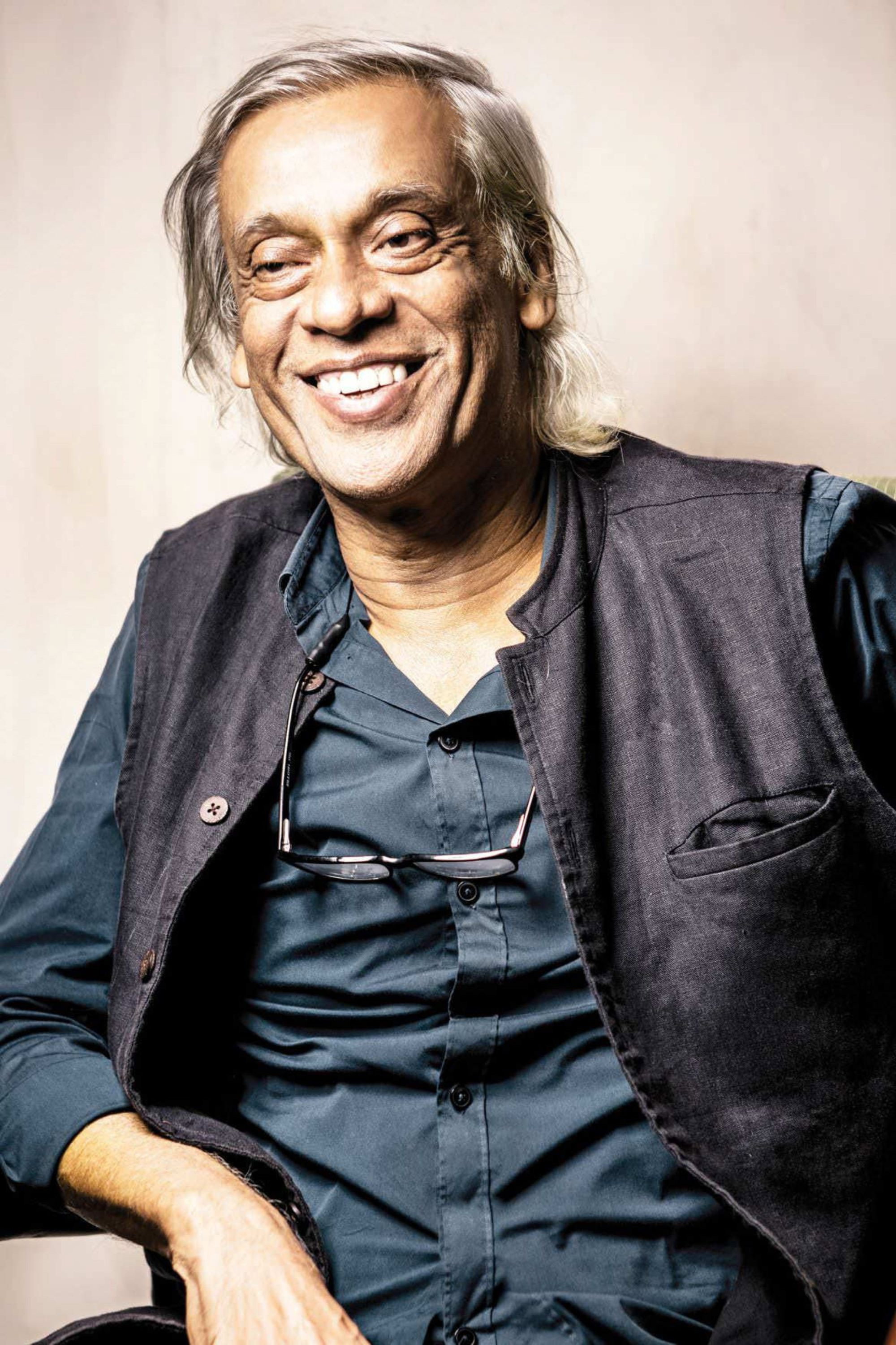 Sudhir Mishra as Mastan in Thackeray